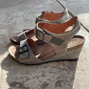 Genuine leather comfy wedges Women’s 8.5 Taos Footwear